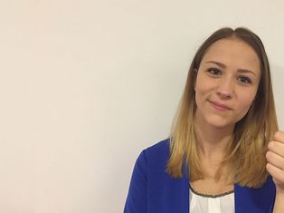 Vanessa Busse - Daumen hoch
